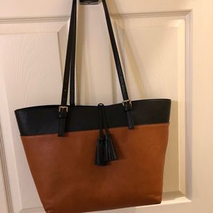 Street level Tote